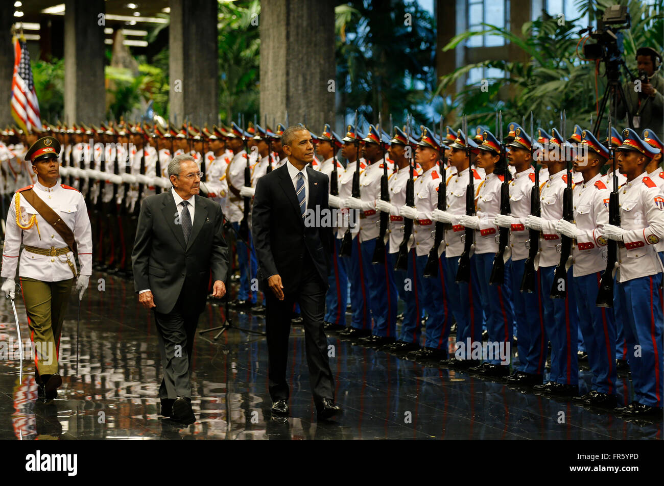 Havana, Havana. 21st Mar, 2016. Image provided by Cubadebate shows Cuba's President Raul Castro (C, front) and U.S. President Barack Obama (R, front), inspecting the guard of honour at the Palace of the Revolution, in Havana, capital of Cuba on March 21, 2016. Barack Obama on Monday paid tribute to Cuban national hero Jose Marti in Havana, starting the official program of his historic visit to Cuba to strengthen the approach between the two countries. © Cubadebate/Xinhua/Alamy Live News Stock Photo