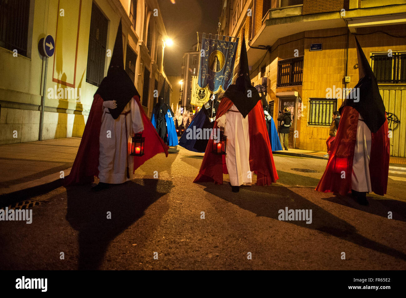 Santander, Spain. 21st March, 2016. Nazarenes through the streets of Santander during nighttime procession of prayer celebrated on Easter Monday.  Credit:  JOAQUIN GOMEZ SASTRE/Alamy Live News Stock Photo