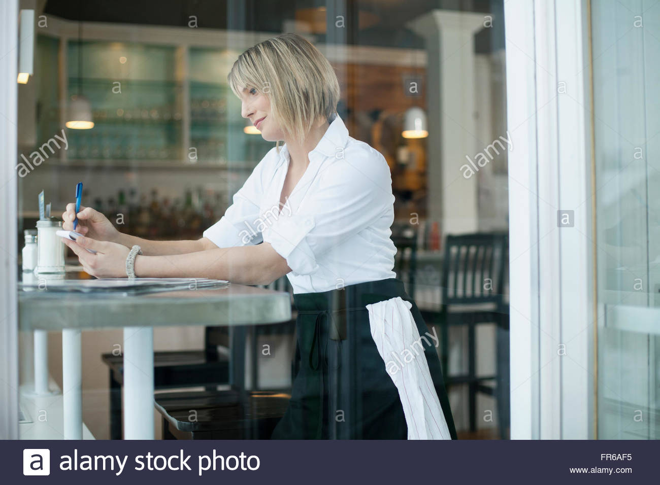 pretty waitress working in diner Stock Photo Alamy