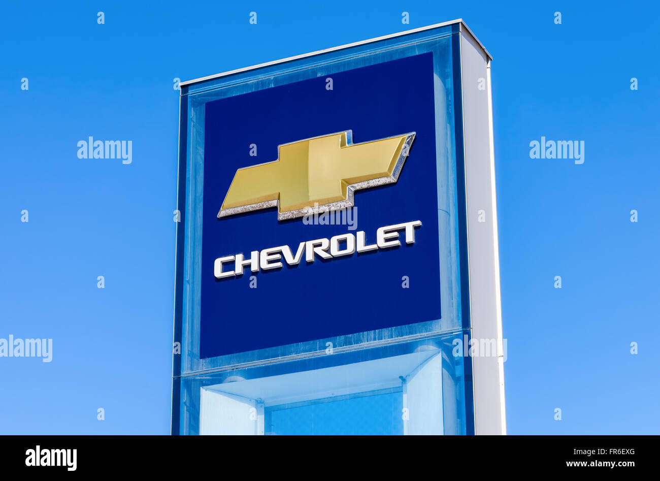 Chevrolet dealership sign against blue sky. Chevrolet is a American  automobile manufacturer Stock Photo - Alamy