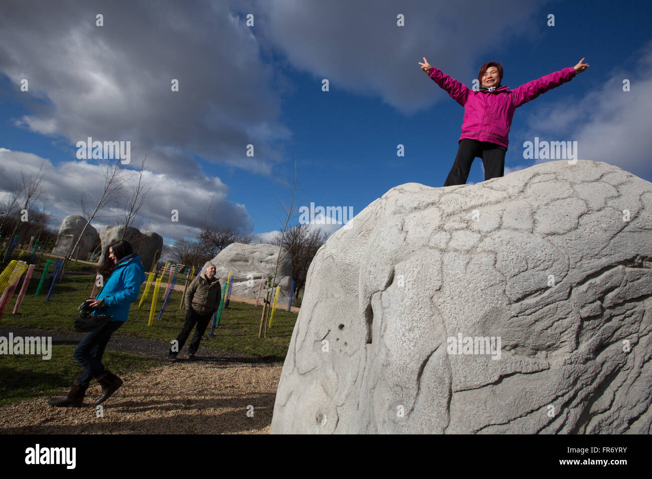 Bouldering, climbing boulder walls, in Cuningar Loop woodland park, in Rutherglen, Glasgow, Scotland. Stock Photo