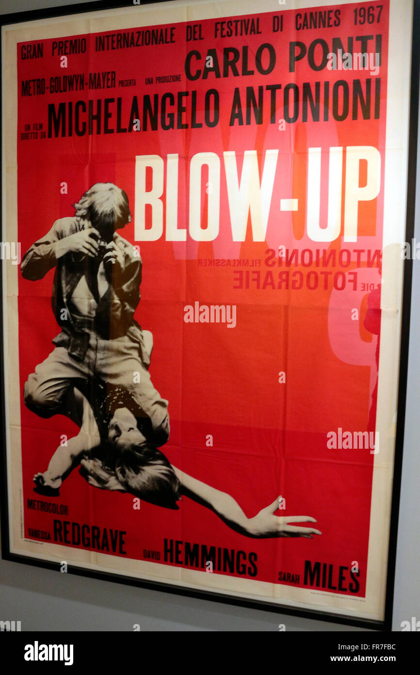 ein historisches Filmplakat des Spielfilms 'Blow Up' von Michelangelo Antonioni, Berlin. Stock Photo
