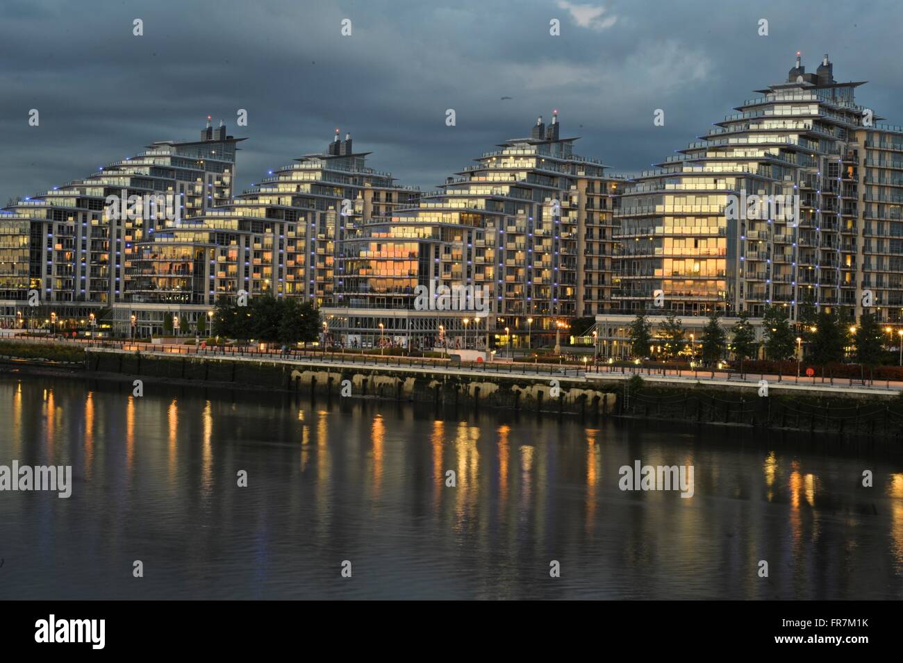 Apartment block in london eng hires stock photography and images Alamy