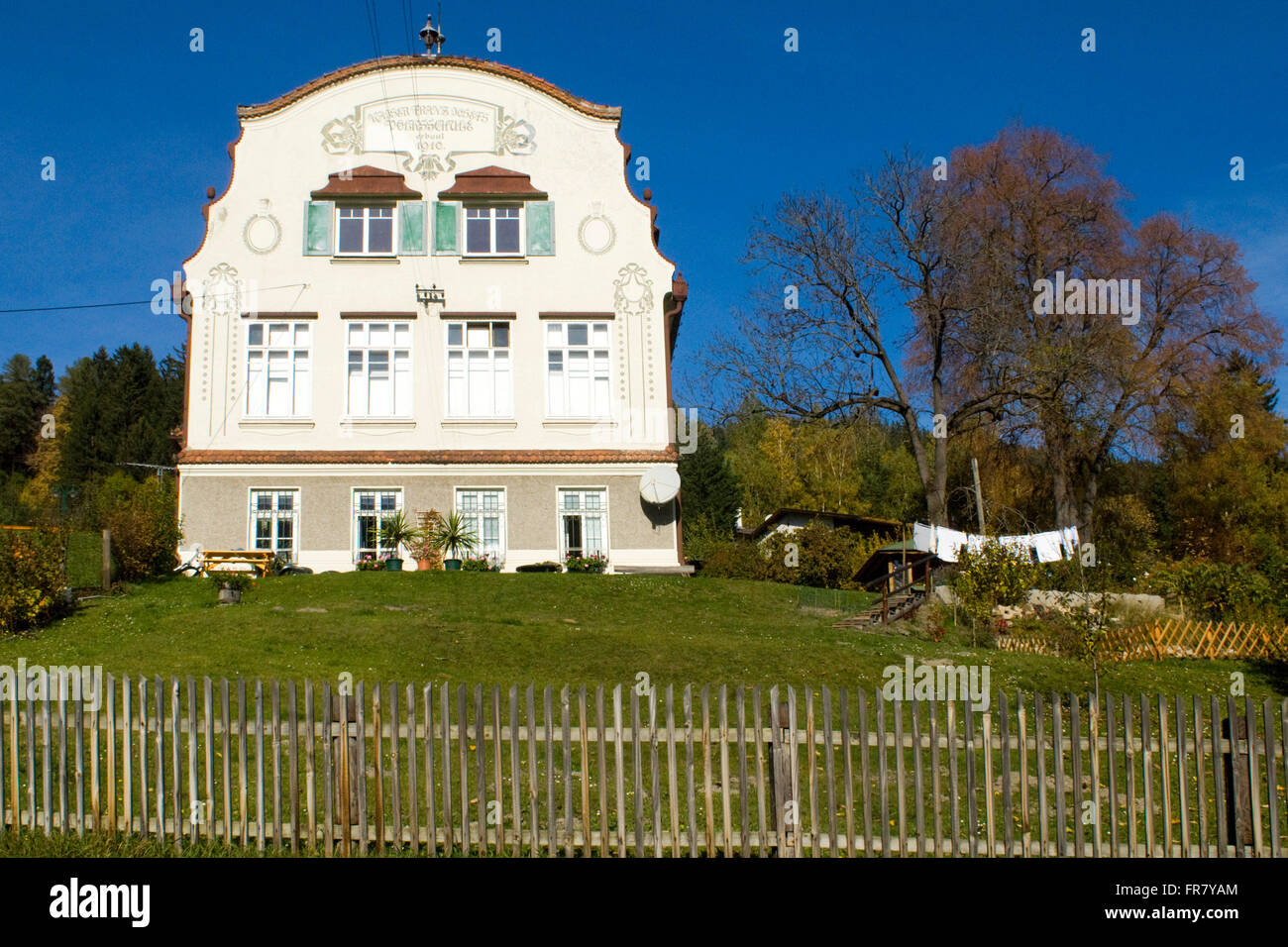 Osterreich Semmering Breitenstein Schulgebaude Stock Photo