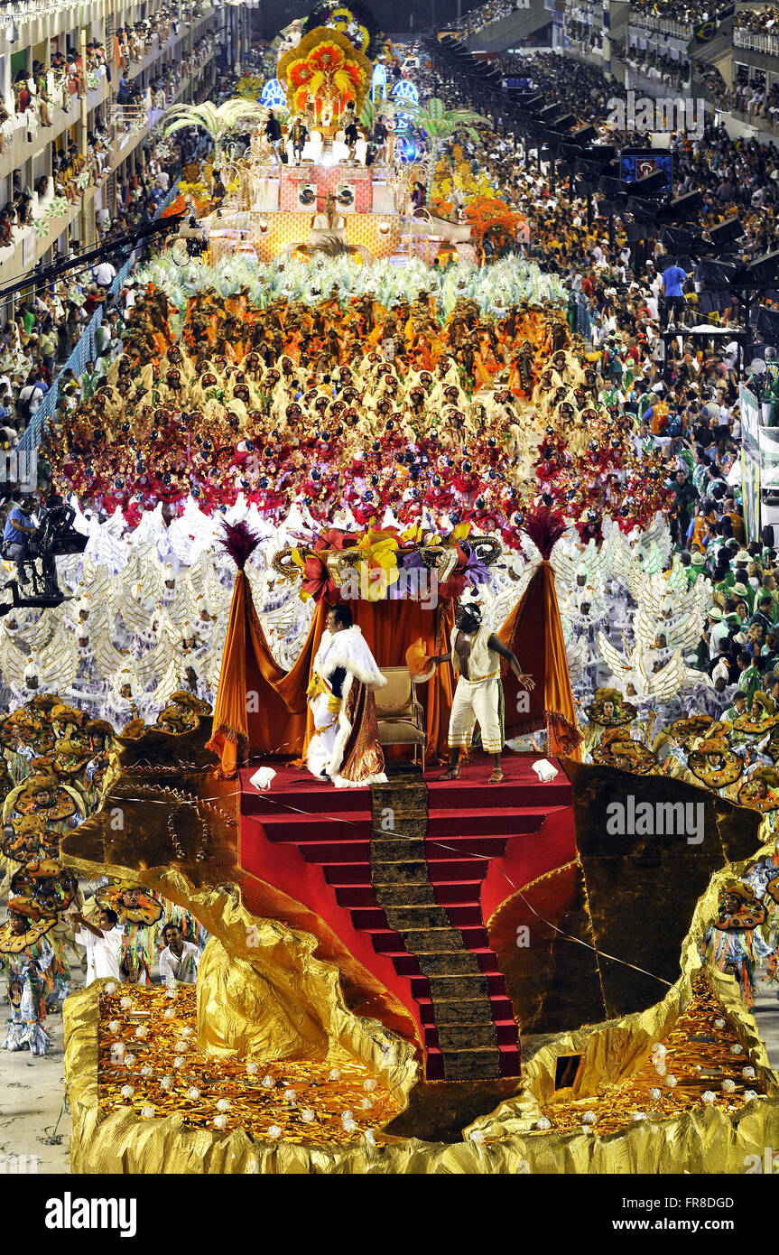 Brazil samba school dancing parade hi-res stock photography and images ...