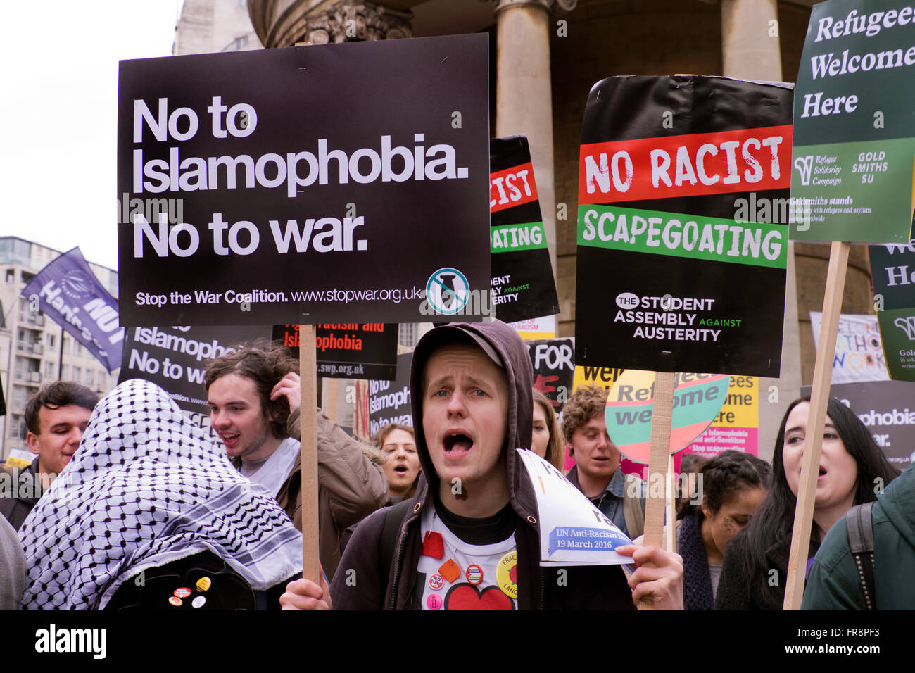 stand-up-to-racism-march-welcoming-refugees-protesting-against-islamophobia-FR8PF3.jpg