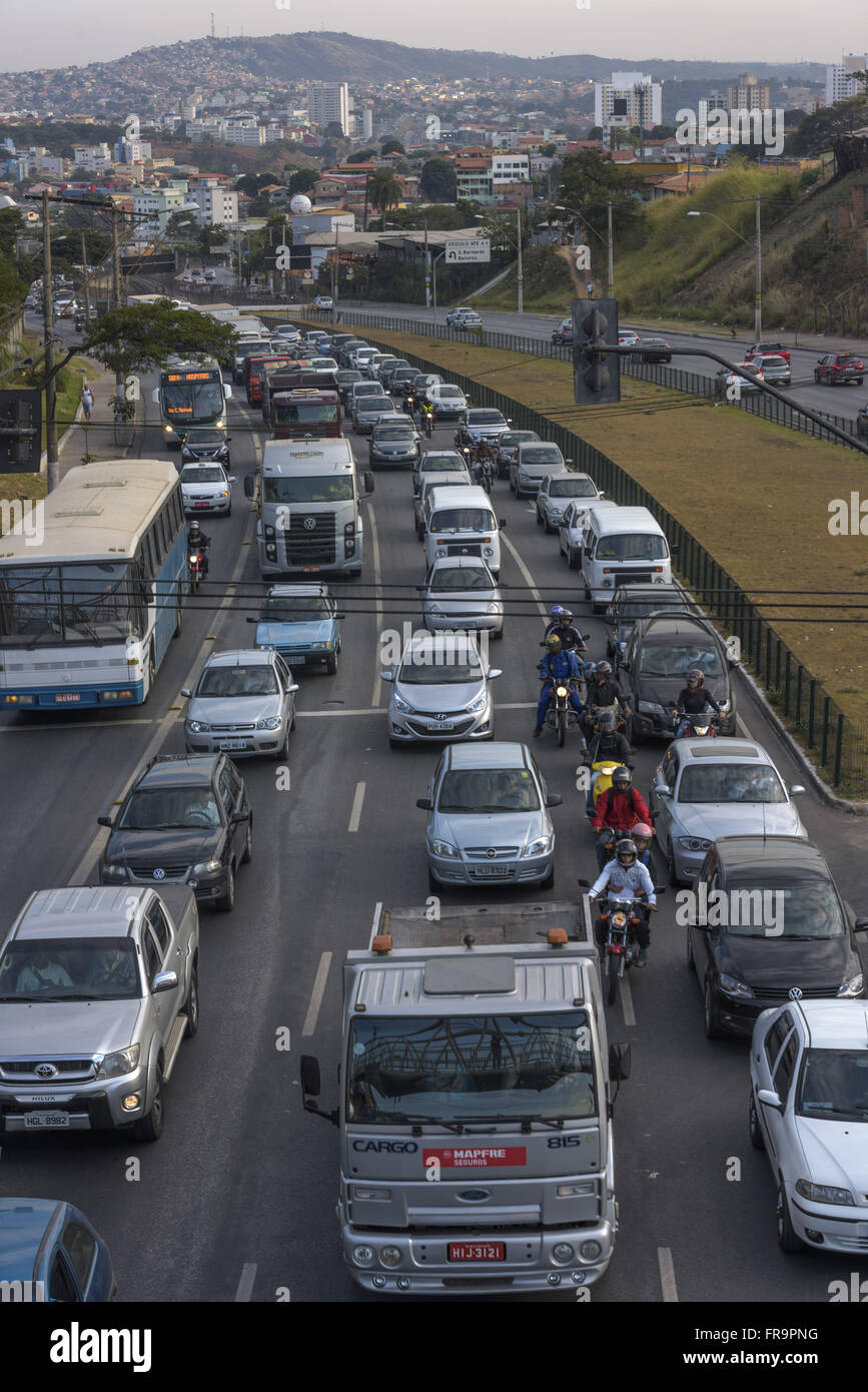 Trânsito congestionado na Avenida Cristiano Machado Stock Photo