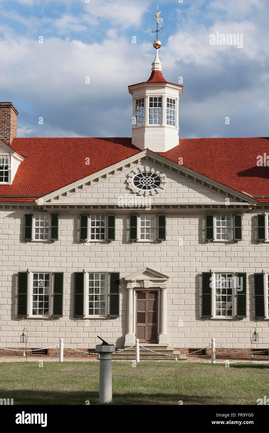 Washington's Mt Vernon mansion front view; Mount Vernon