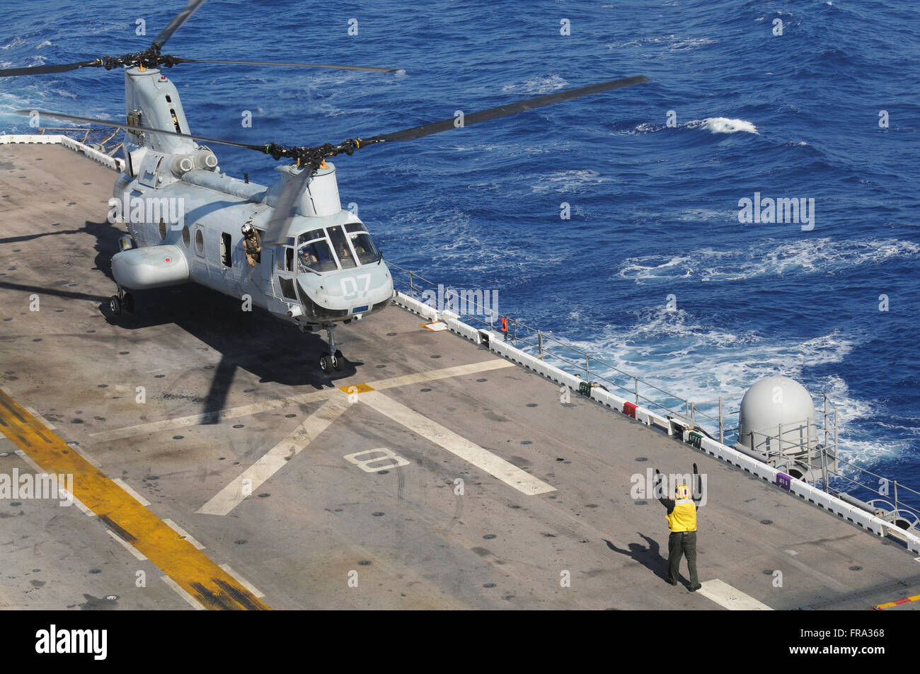 Ch 46 sea knight helicopter hi-res stock photography and images - Alamy