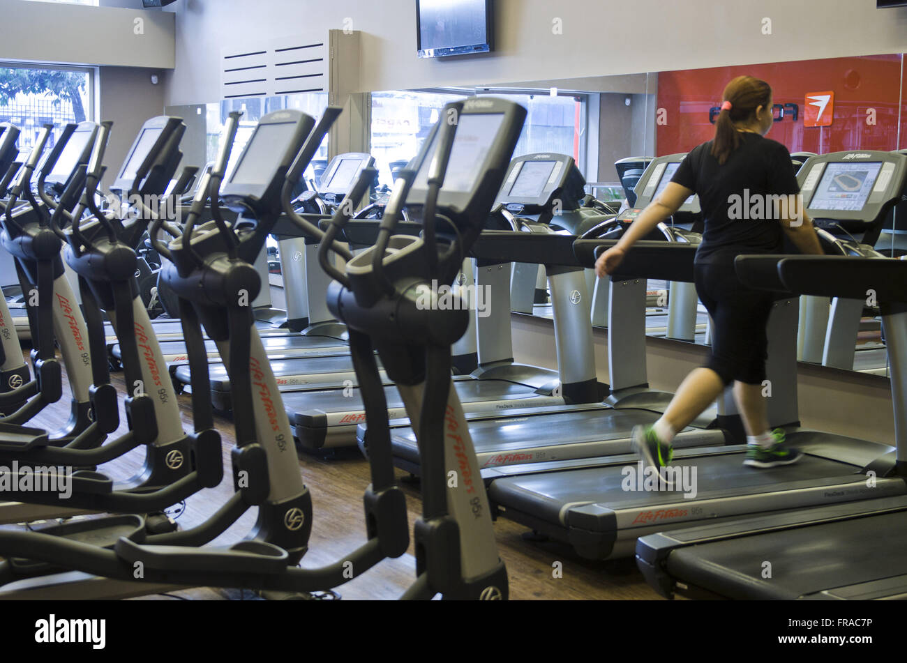 Academy gym in Copacabana Stock Photo Alamy