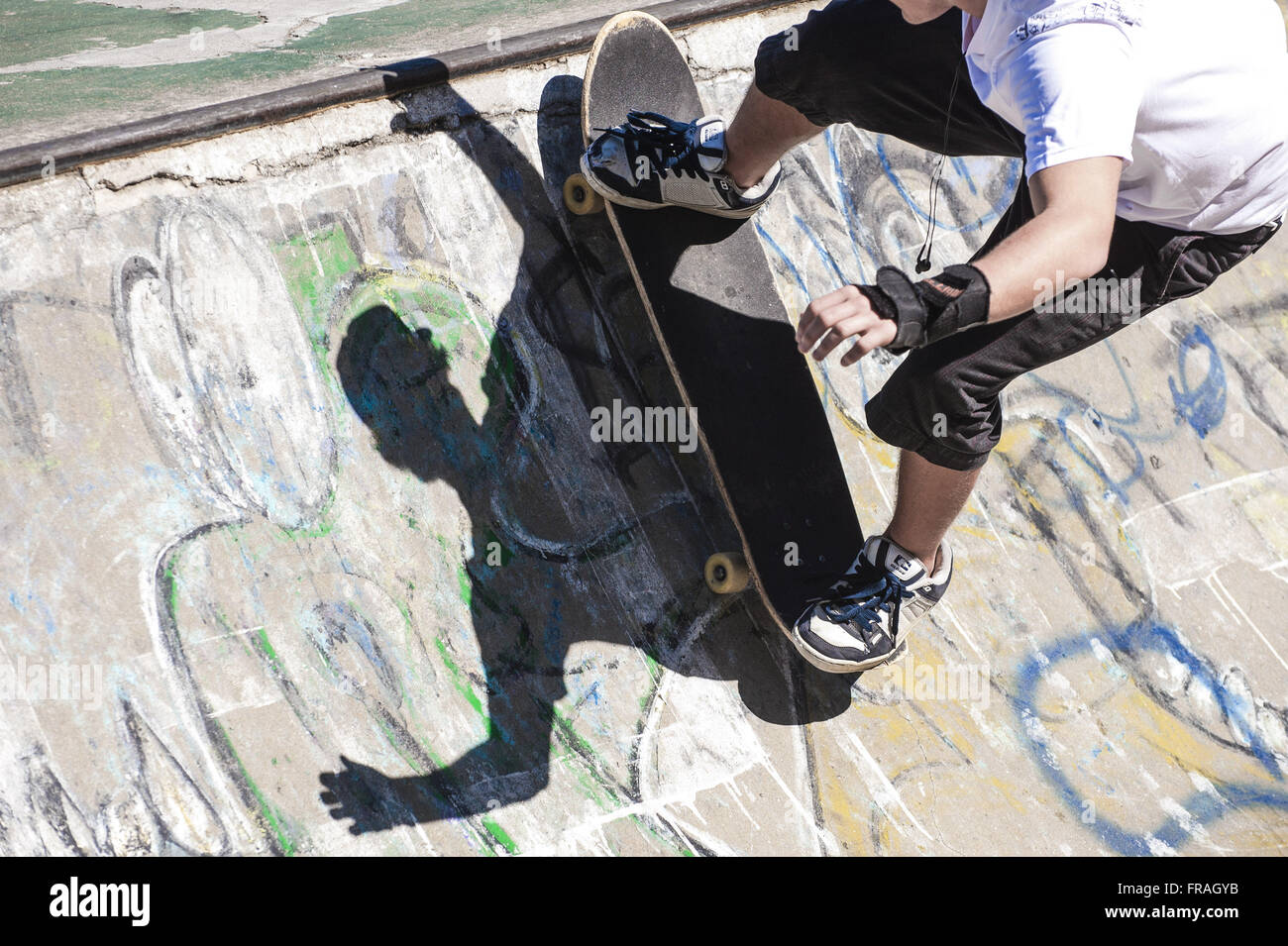 Bowl skater hi-res stock photography and images - Alamy