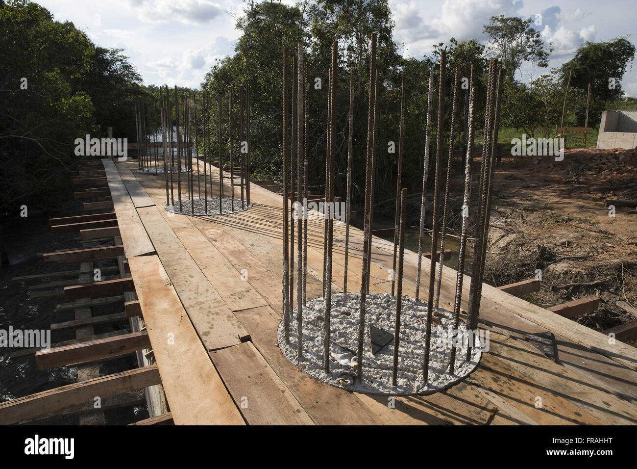 Work of construction of pre-cast concrete bridge over the river in Lira MT-242 highway Stock Photo