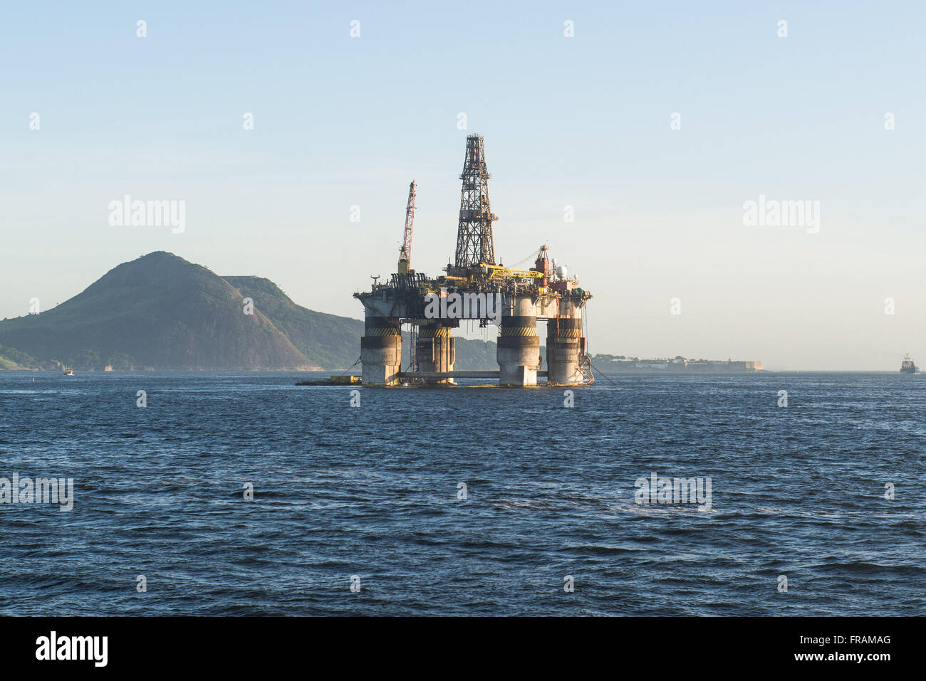 Oil platform next to Niteroi in Guanabara Bay Stock Photo