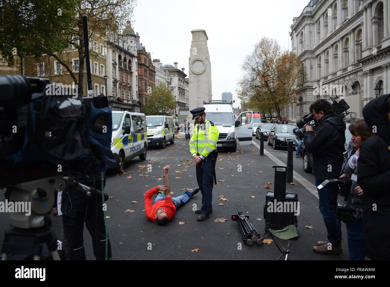 November 5th 2015. London, UK. Police officer talks to a protester staging a 'die-in' protest. ©Marc Ward/Alamy Stock Photo