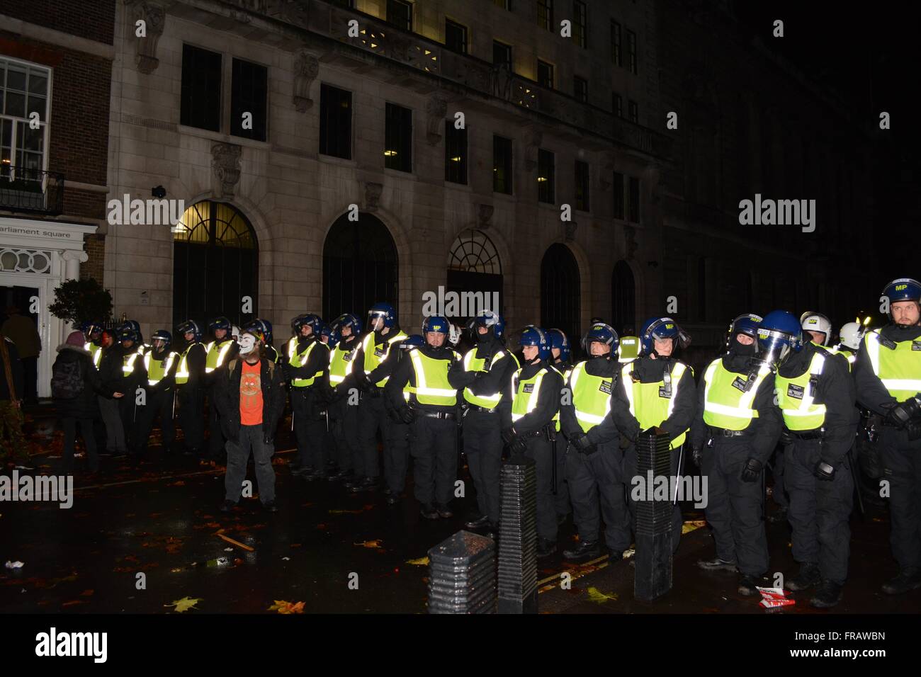 November 5th 2015. London, UK. Police officers can be seen forming lines in full public order uniform following clashes with the public. ©Marc Ward/Alamy Stock Photo