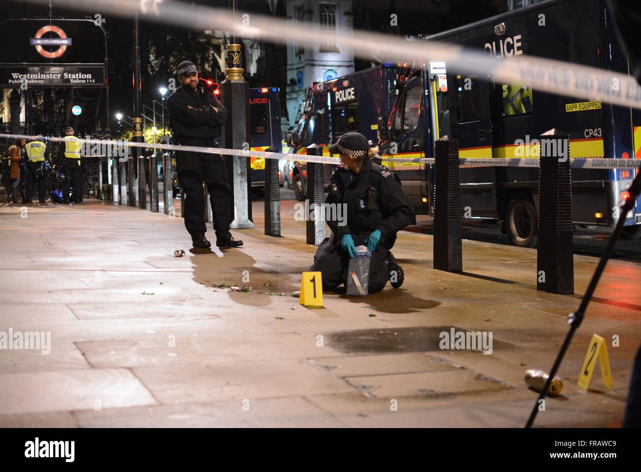 November 5th 2015. London, UK. Police officer gathers evidence from a broken beer bottle after clashes between police aqnd protesters. ©Marc Ward/Alamy Stock Photo