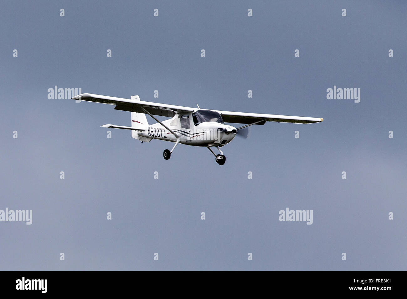 Cessna 162 Skycatcher (registration N5207Z) landing at Palo Alto Airport (KPAO), Palo Alto, California, United States of America Stock Photo