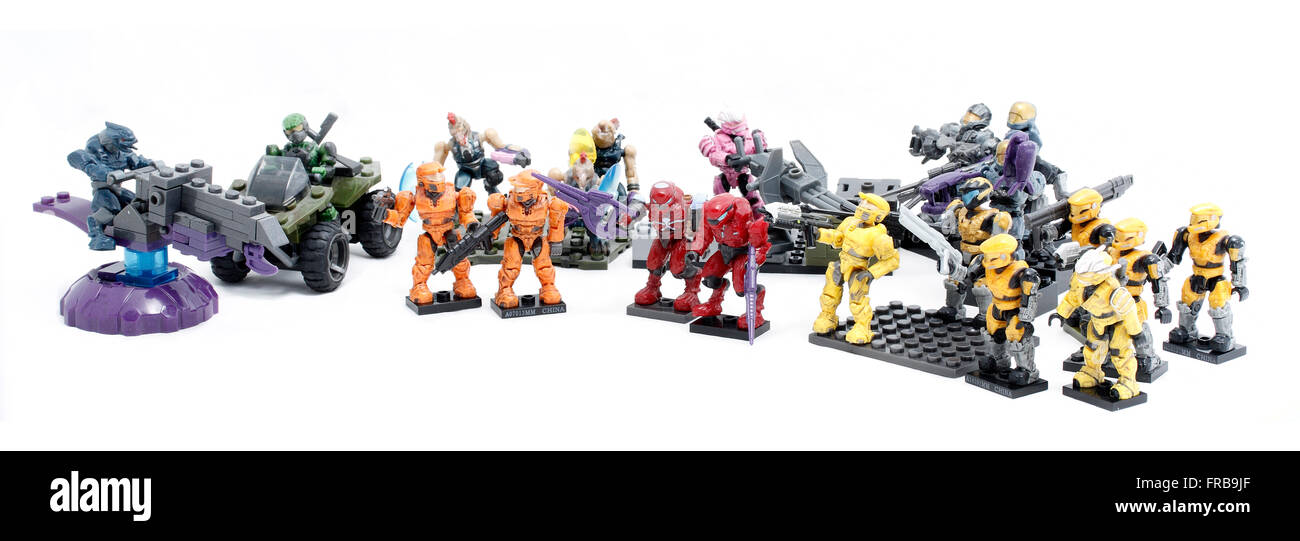 A selection of Halo figures. Turret attack, Mongoose with Covenant