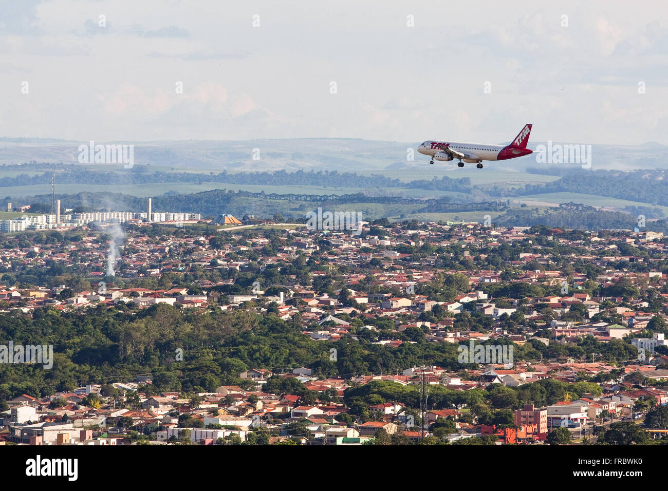 Flying over city hi-res stock photography and images - Alamy