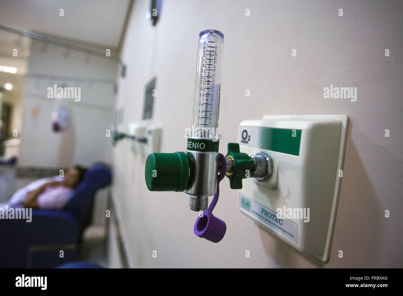 Meter of oxygen inside the ER crowded public hospital Stock Photo
