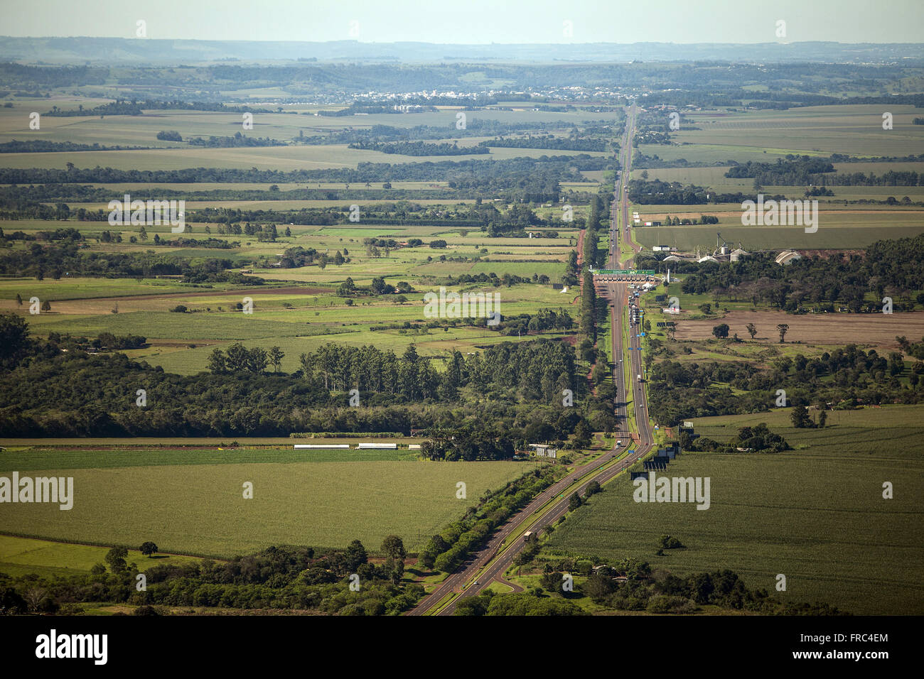 Vista aerea da Rodovia BR-277 - liga as cidades de Paranagua e Curitiba  Stock Photo - Alamy