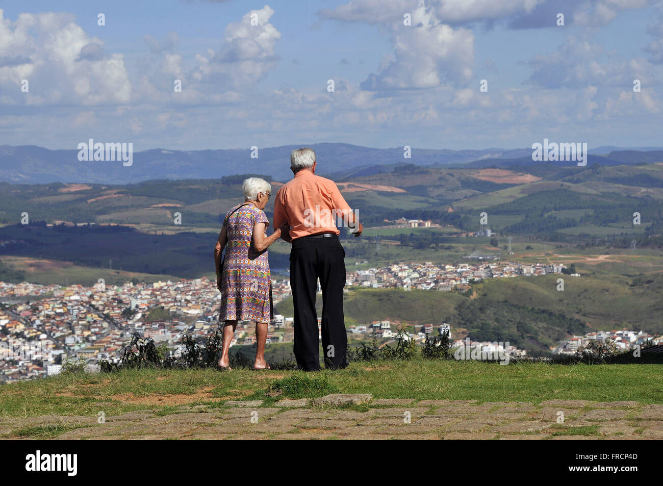 Elderly couple die in Christ overlooking the city Stock Photo
