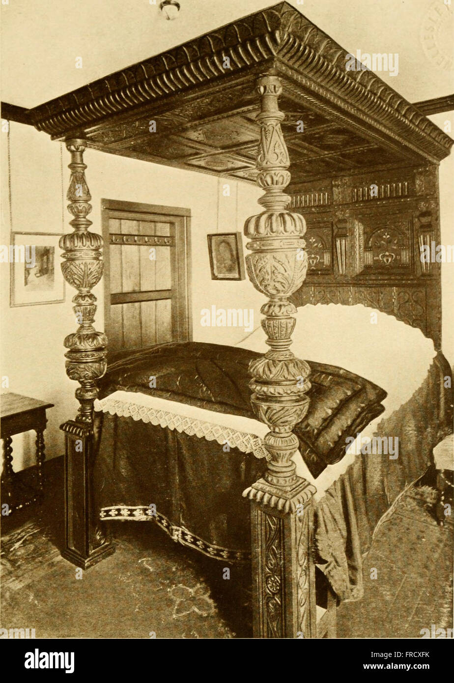 This book, 'The Practical Book of Period Furniture' (1914), covers the  design and history of furniture from English, American Colonial,  Post-Colonial, and French periods, focusing on craftsmanship and historical  styles Stock Photo -, image size:924x1390