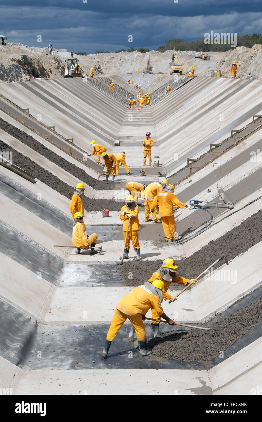 Concreting of the bypass channel of the Rio Sao Francisco - east axis Stock Photo