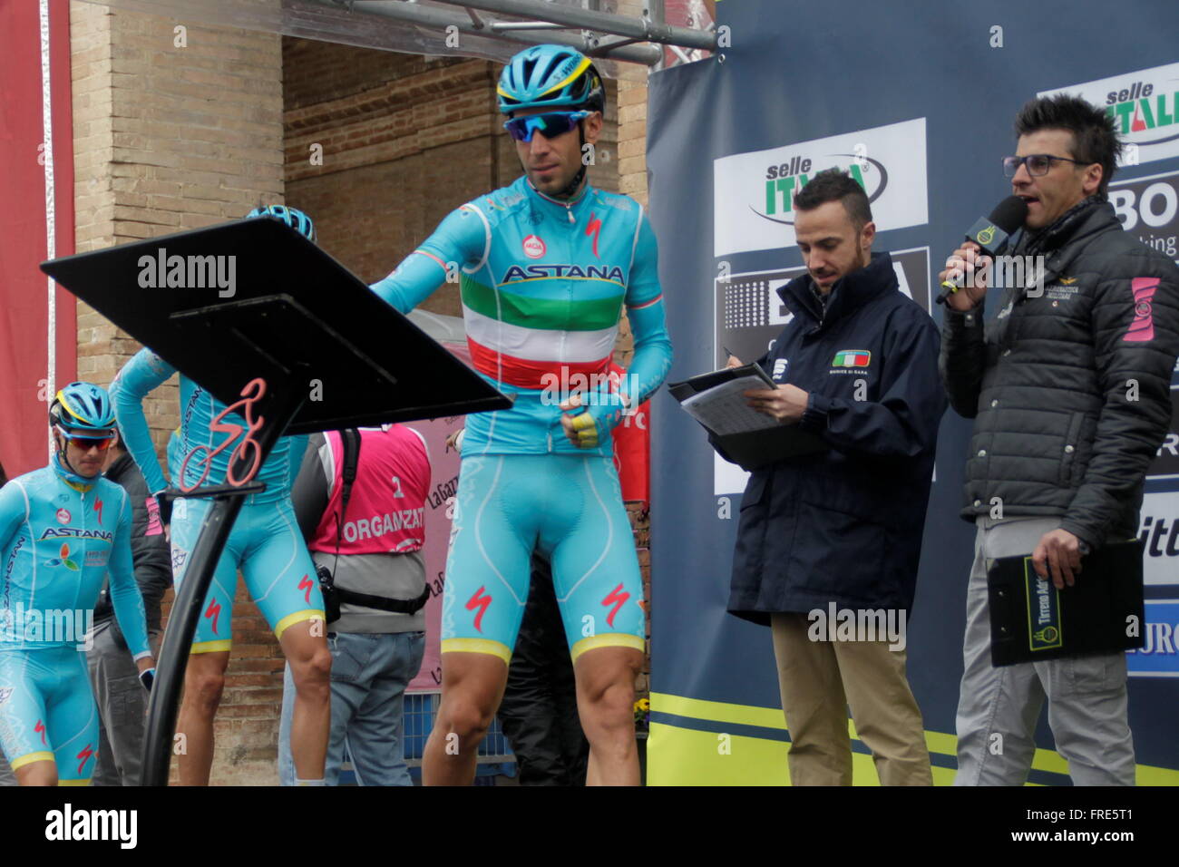 Castelraimondo,Italie,14/03/2016 Vicente Nibali au départ de la  6eme etape Castelraimondo - Cepagatti de Tirreno - Adriattico Stock Photo