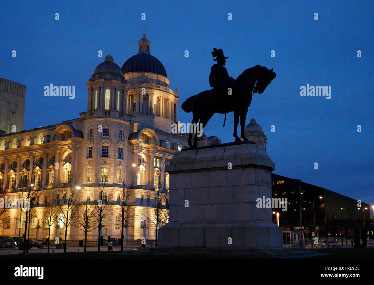Liver buildings famous clock hires stock photography and images Alamy