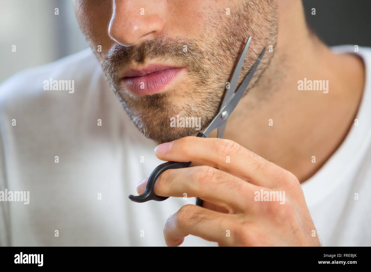 Man cutting beard Stock Photo - Alamy