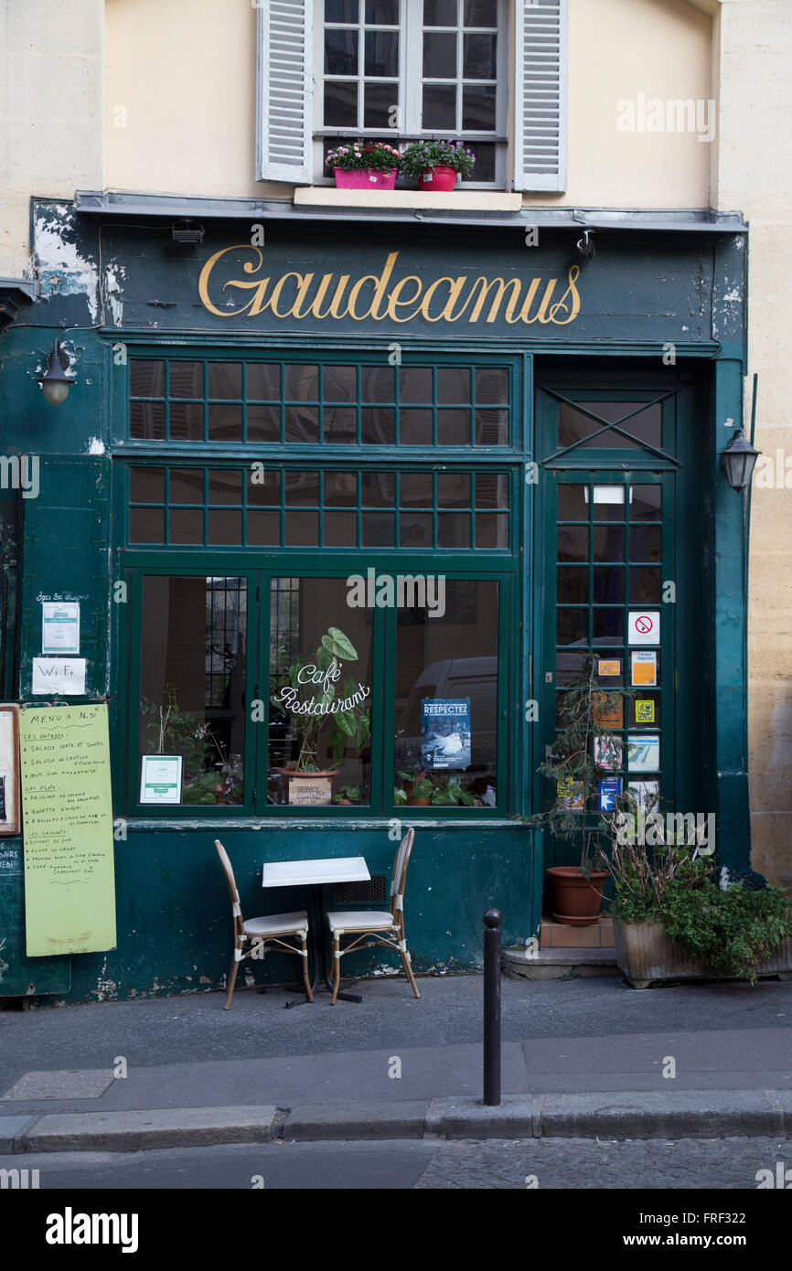 Cafe Restaurant in Paris France in winter Stock Photo - Alamy