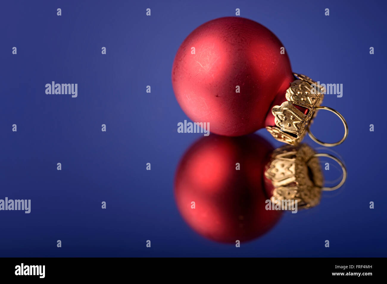 Mirror ball decoration hires stock photography and images Alamy