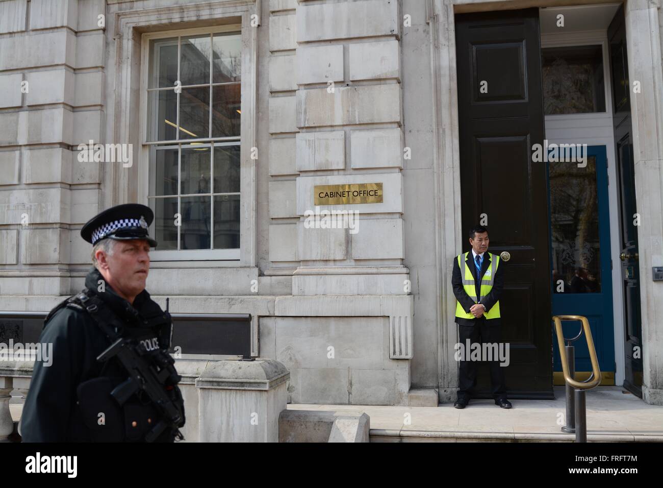 Met police dogs hi-res stock photography and images - Alamy