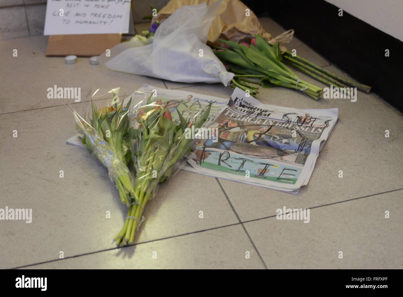 22nd March 2016. London, UK. Flowers rest on this evenings (22/MAR/2016) Evening Standard. Credit: Marc Ward/Alamy Live News Stock Photo