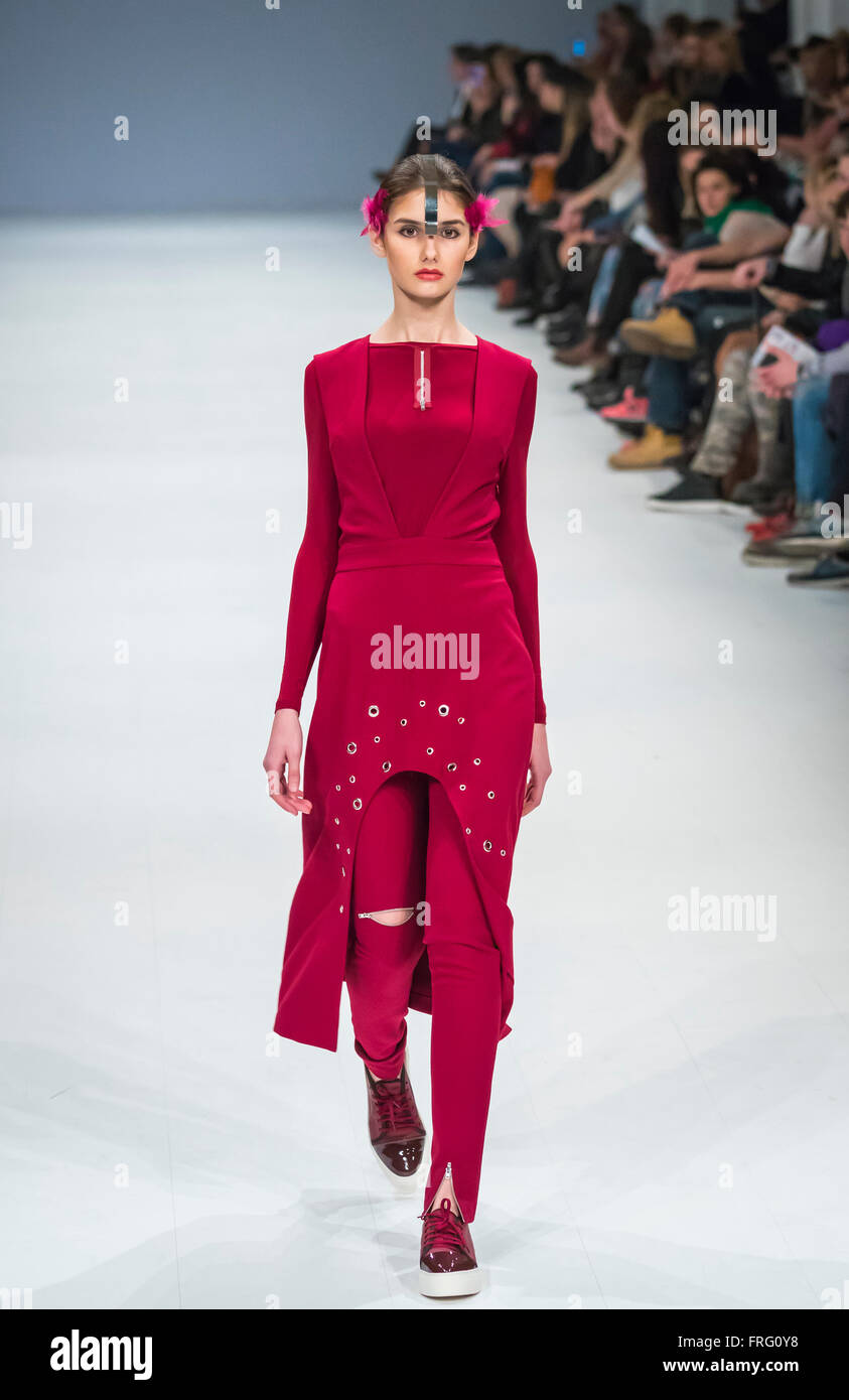 Kyiv, Ukraine. 21st March, 2016. Models walk on the catwalk during Fashion Show by Vlada Nazik as part of 38th Ukrainian Fashion Week at Mystetskyi Arsenal in Kyiv, Ukraine. Credit:  Oleksandr Prykhodko/Alamy Live News Stock Photo