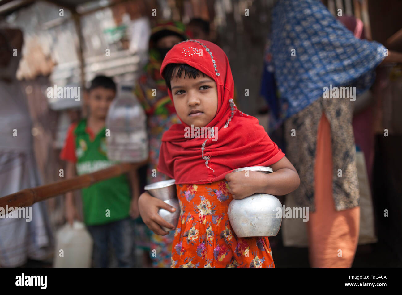 Dhaka, Bangladesh. 22nd March, 2016. A child collects drinkable water from a tanker in Dhaka, Bangladesh on March 22, 2016. Millions of inhabitants of Dhaka face severe water crisis during the blistering summer months.Safe drinking water crisis has become one of the major and common problems now-a-days in Bangladesh, especially in Dhaka city. Credit:  zakir hossain chowdhury zakir/Alamy Live News Stock Photo