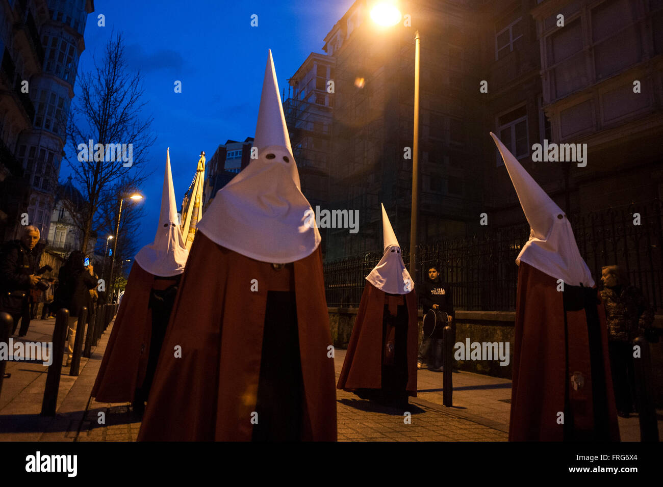 Santander, Spain. 22nd Mar, 2016. Nazarenes through the streets of Santander during the procession of the Holy Tuesday meeting. SANTANDER-SPAIN 22/03/2016 Credit:  JOAQUIN GOMEZ SASTRE/Alamy Live News Stock Photo