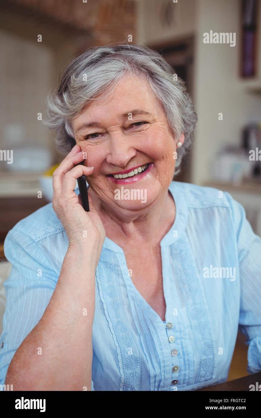 Portrait of senior woman talking on mobile phone Stock Photo - Alamy
