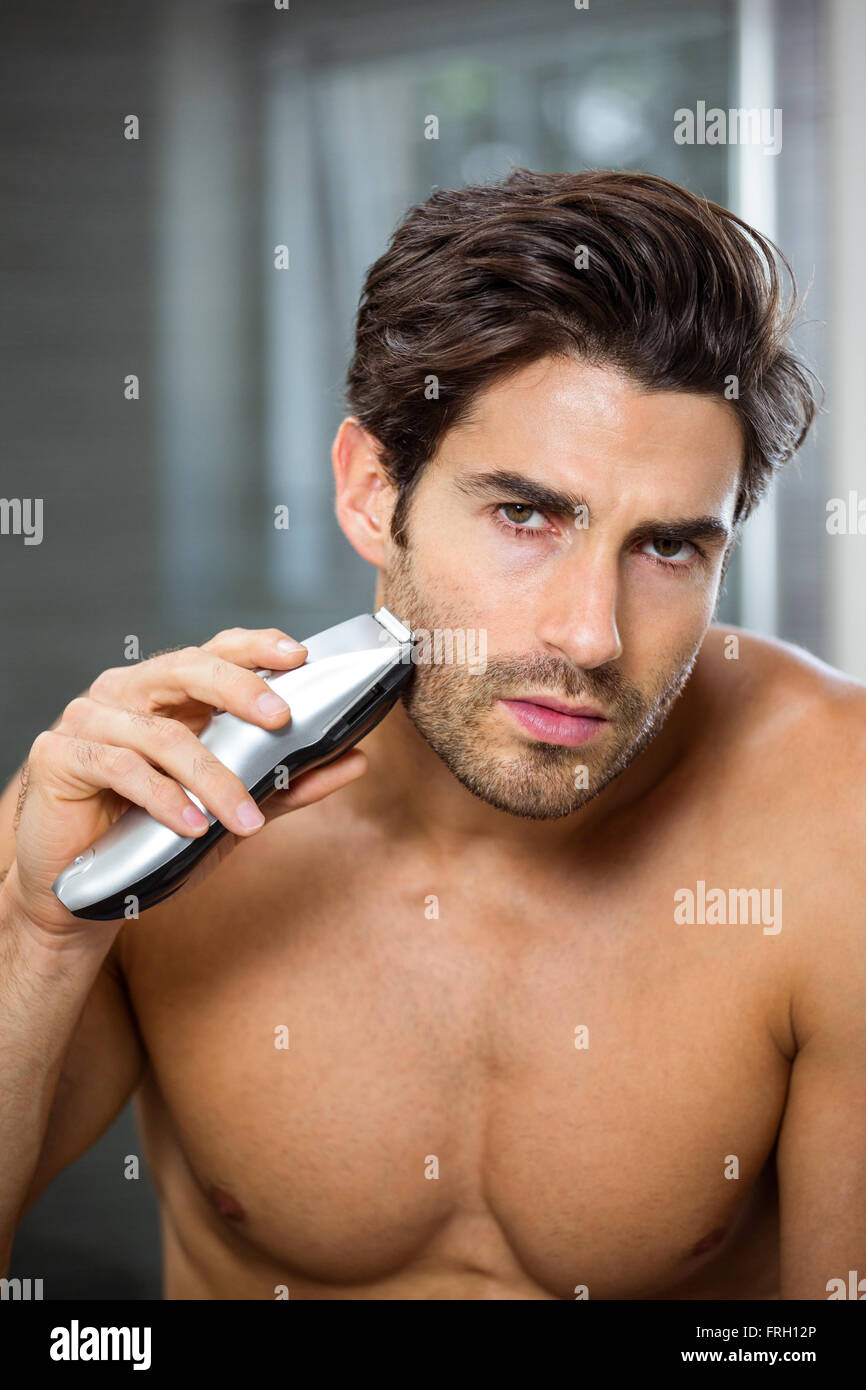 Man shaving with trimmer Stock Photo Alamy