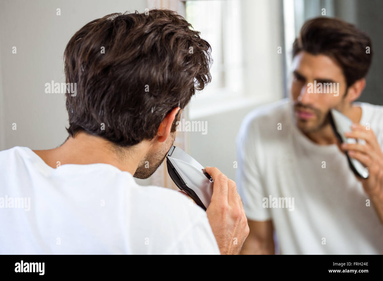 Man shaving with trimmer Stock Photo Alamy