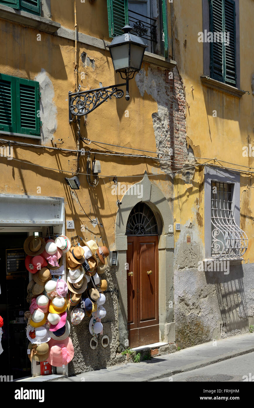 Multi coloured hats outsideva shop, Via Giosuè Carducci, Pisa, Toscana, Tuscany, Italy, Europe Stock Photo