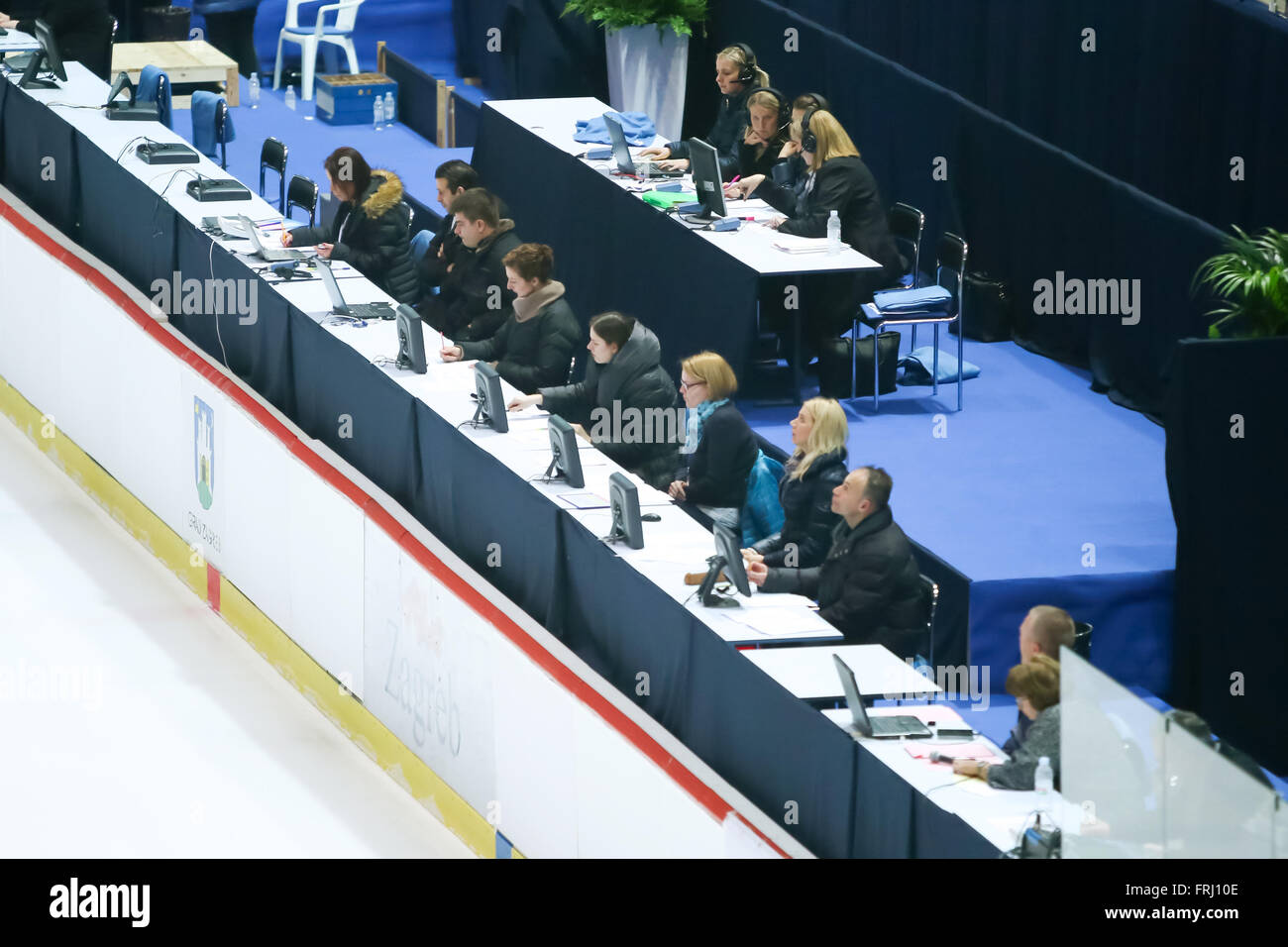 Figure skating judges hires stock photography and images Alamy