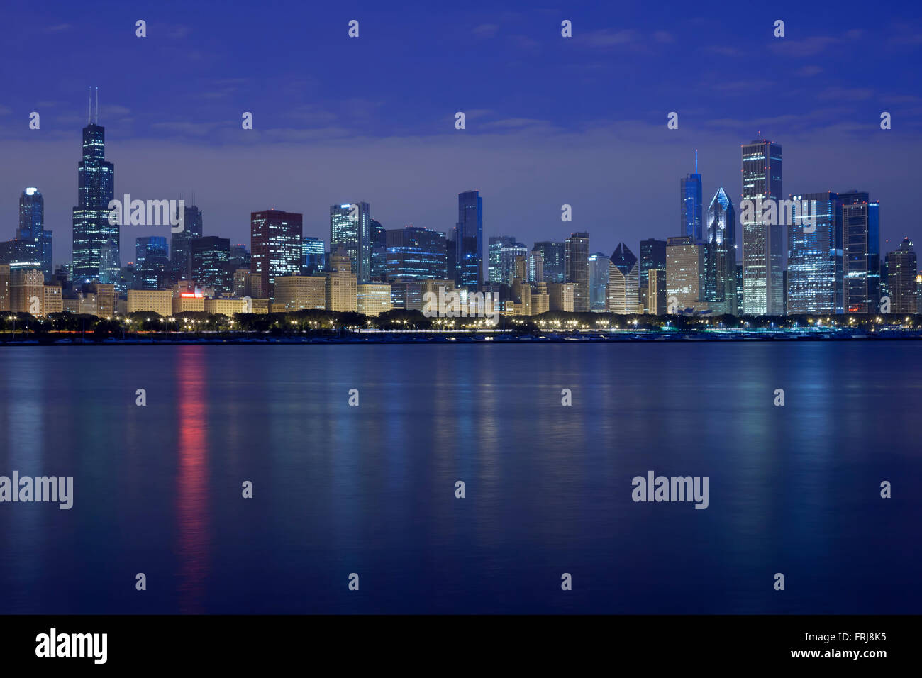LAKE SHORE SKYLINE DOWNTOWN CHICAGO ILLINOIS USA Stock Photo - Alamy