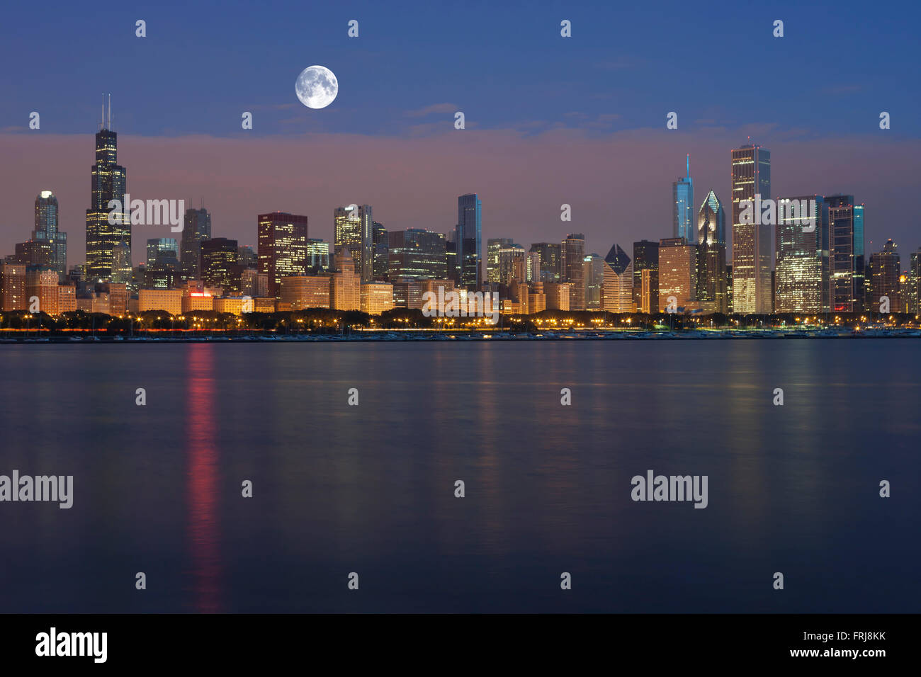 LAKE SHORE SKYLINE DOWNTOWN CHICAGO ILLINOIS USA Stock Photo - Alamy