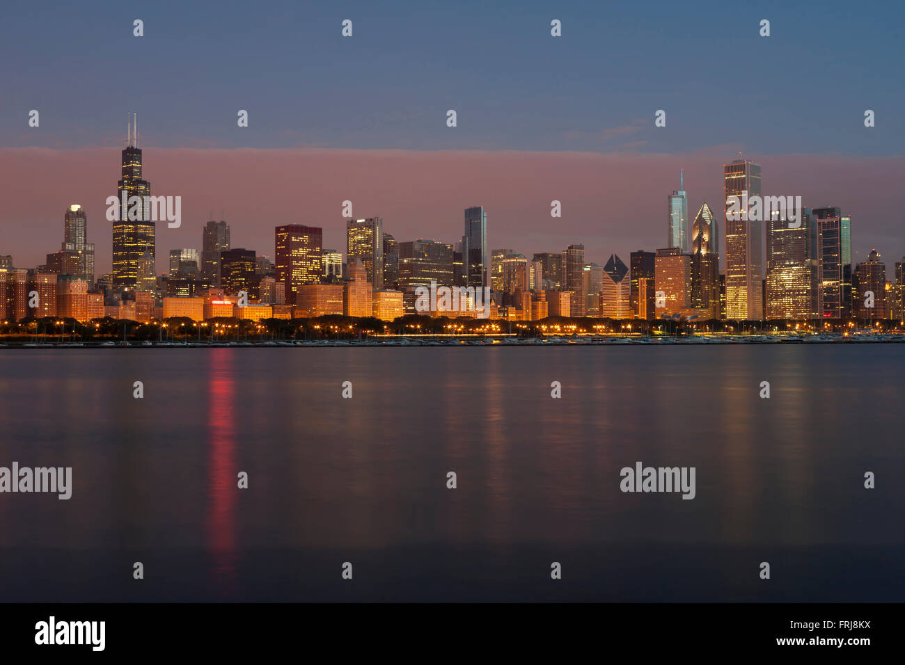 LAKE SHORE SKYLINE DOWNTOWN CHICAGO ILLINOIS USA Stock Photo - Alamy