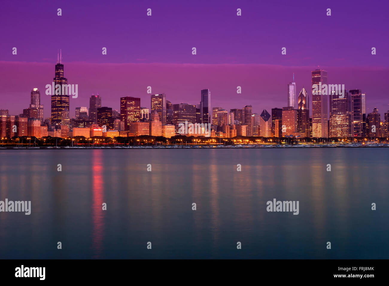 LAKE SHORE SKYLINE DOWNTOWN CHICAGO ILLINOIS USA Stock Photo - Alamy