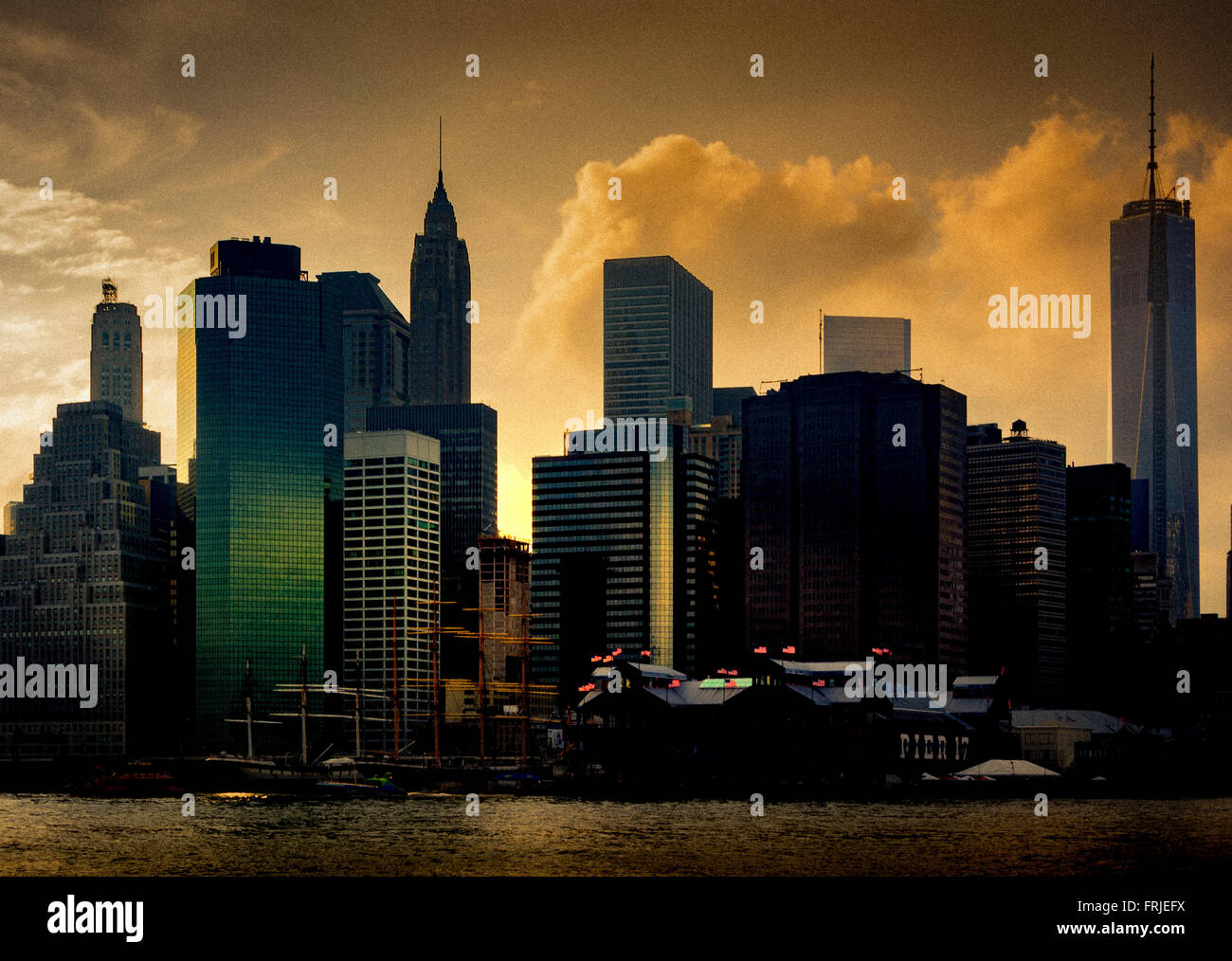Lower manhattan skyline hi-res stock photography and images - Alamy