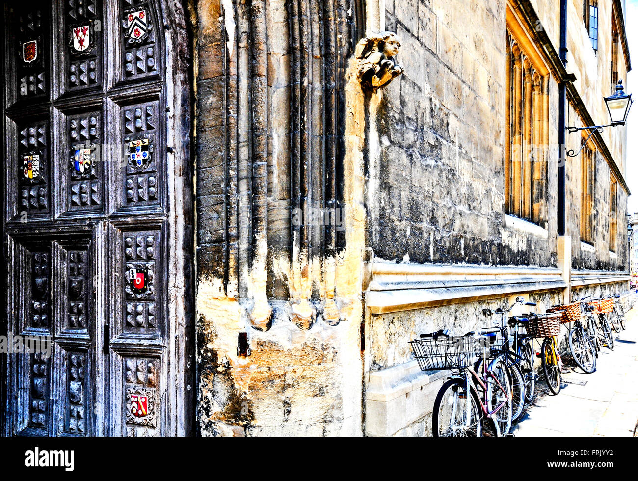 Oxford, bicycles at the wall of the Bodleian; Fahrräder an der Wand der Bodleian Bibliothek Stock Photo