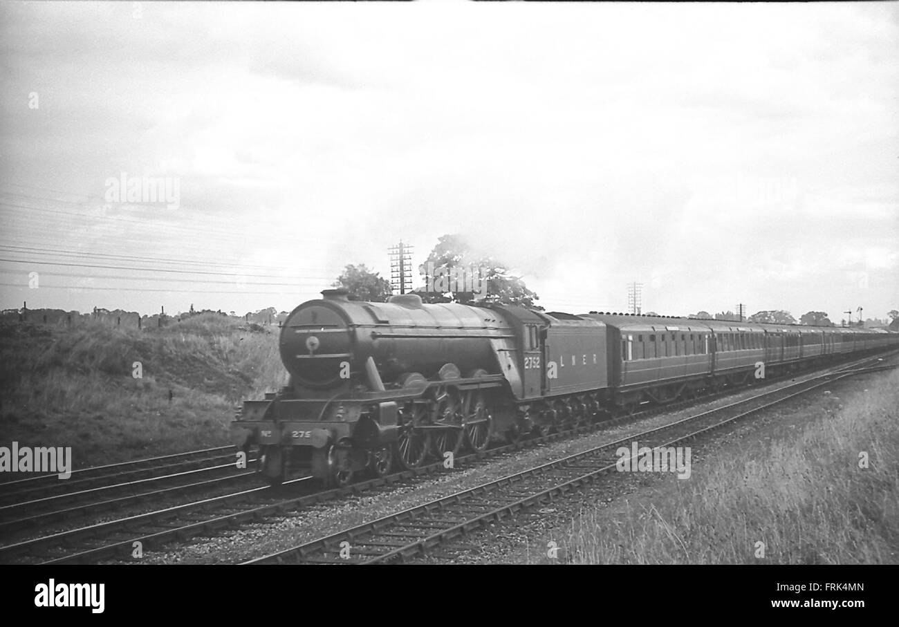 LNER A3 pacific 4-6-2 steam locomotive 2752 Spion Kop on a train Stock Photo